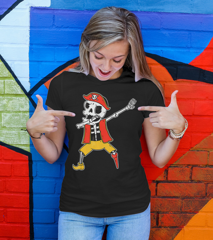 Dabbing Skeleton Pirate Skull And Crossbones Hat T-Shirt