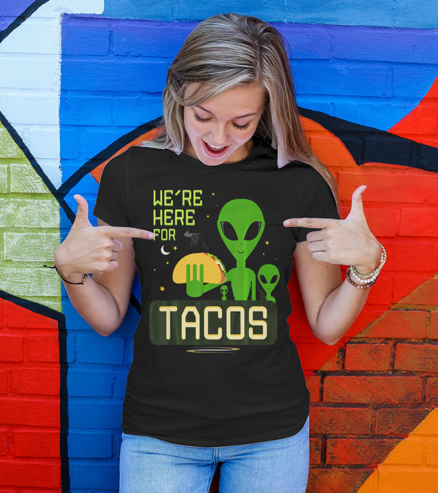 We're Here For Tacos Funny Alien UFO Holding Taco T-Shirt