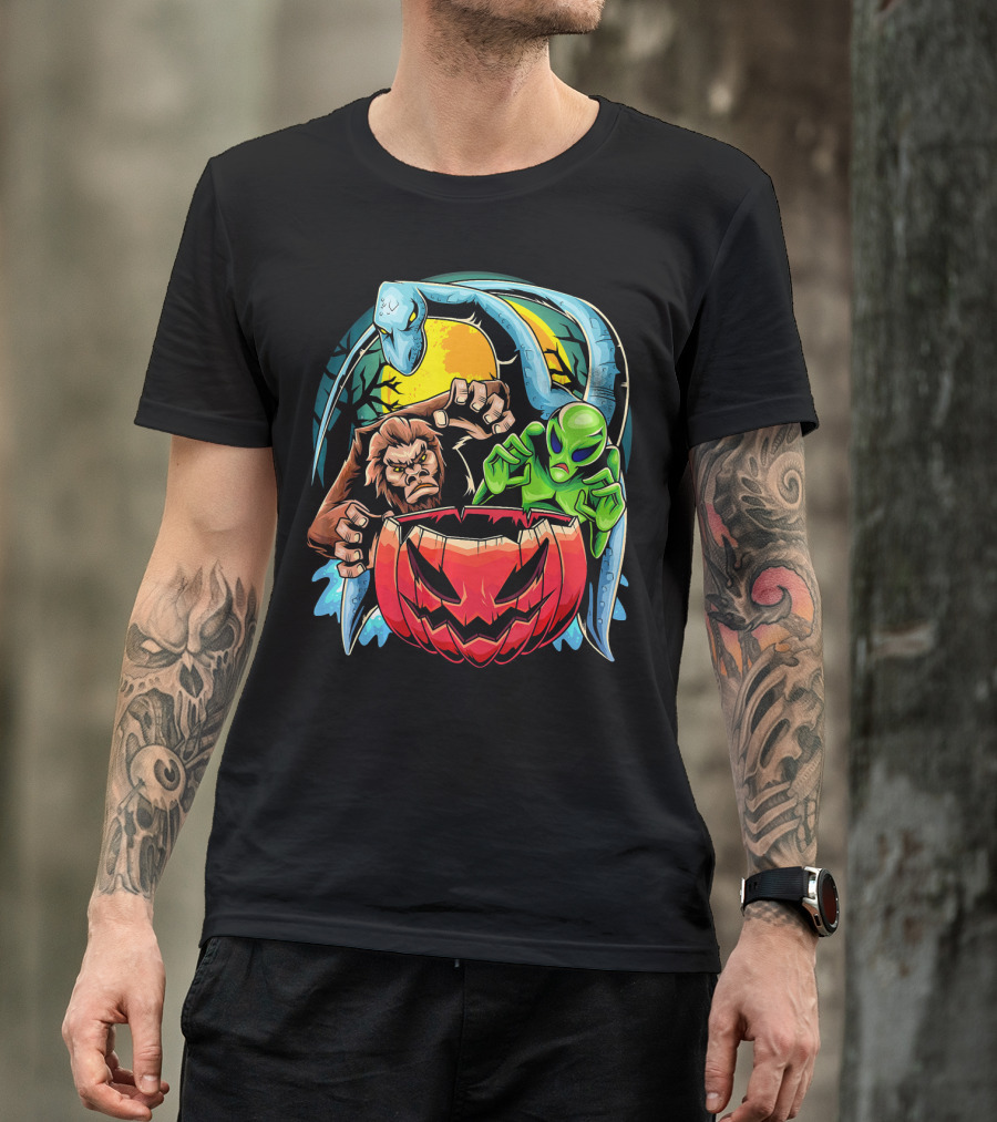 Bigfoot The Loch Ness Monster Alien With Pumpkin Halloween Scene T-Shirt