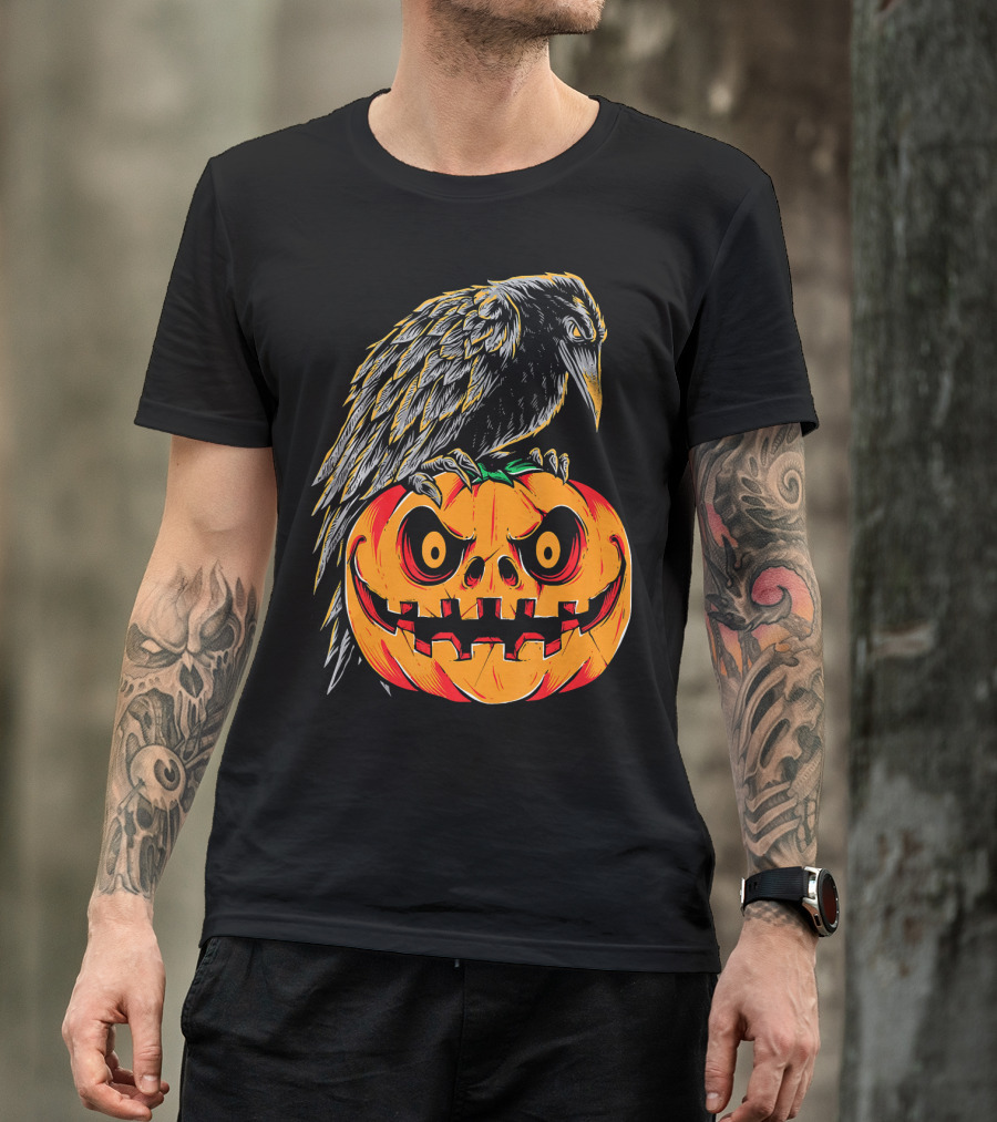 Creepy Black Raven Perched On Retro Vintage Pumpkin Halloween T-Shirt