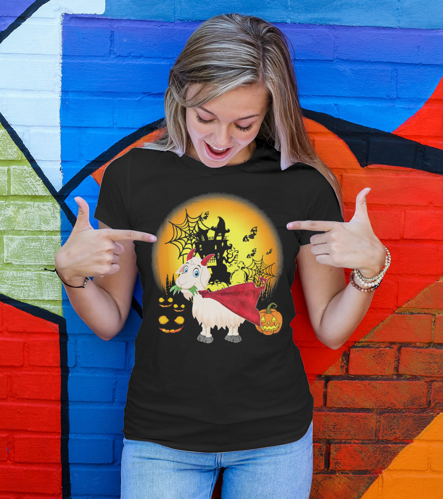 Funny Goat Halloween Cape Haunted House Pumpkins Spooky Night T-Shirt
