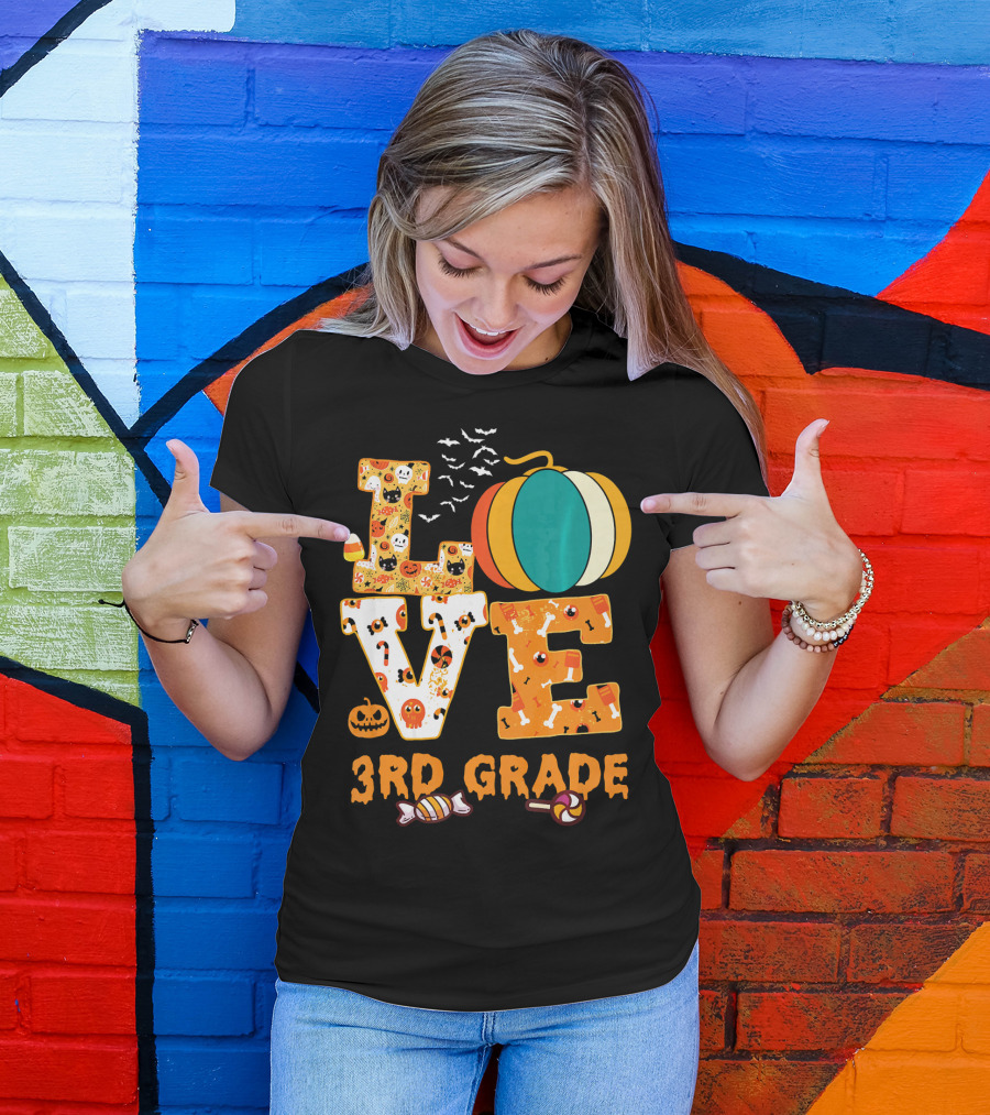 Funny Halloween Love 3rd Grade Teacher Pumpkin Candy Bats T-Shirt