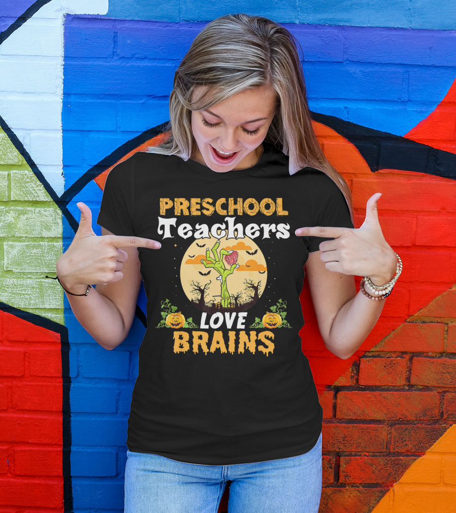 Preschool Teachers Love Brains Zombies Halloween Pumpkin Moon Bats T-Shirt