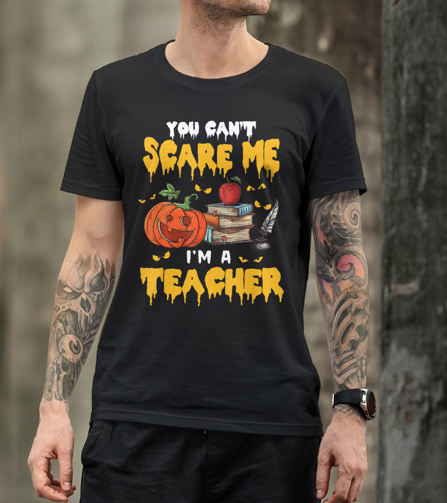 You Can't Scare Me I'm A Teacher Halloween Pumpkin Books Apple Feather T-Shirt
