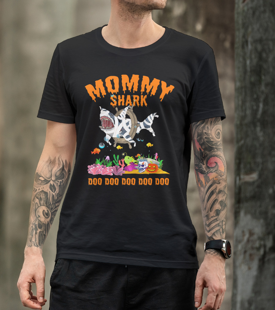 Mommy Shark Halloween Costume Doo Doo Doo Doo Doo T-Shirt