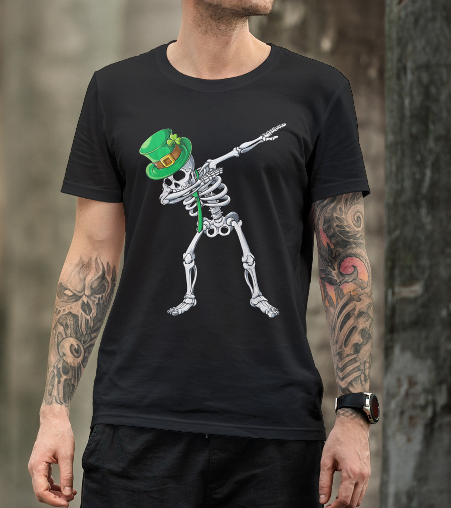 Dabbing Skeleton In Green Leprechaun Hat With Clover T-Shirt