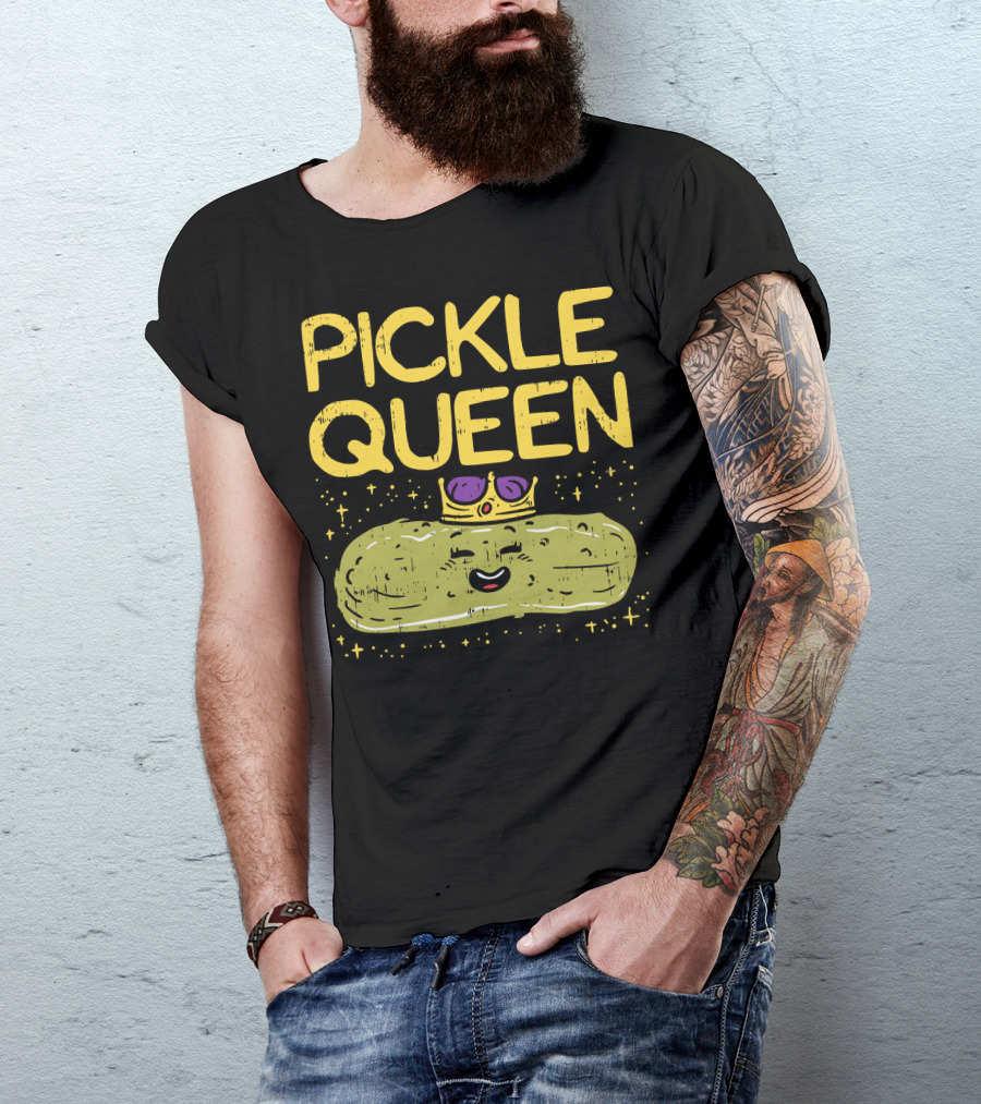 PICKLE QUEEN Funny Cartoon Pickle Wearing Crown And Sunglasses T-Shirt
