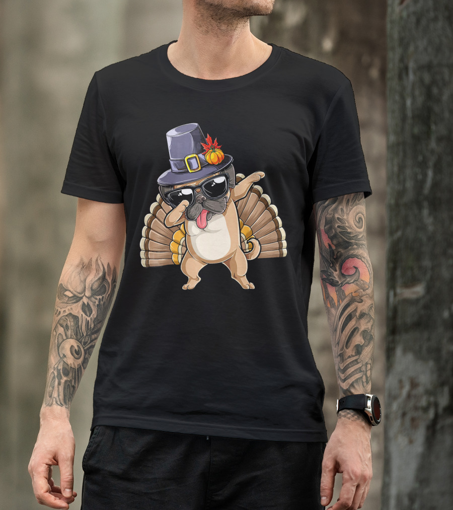 Thanksgiving Pug Dabbing With Pilgrim Hat And Turkey Feathers T-Shirt