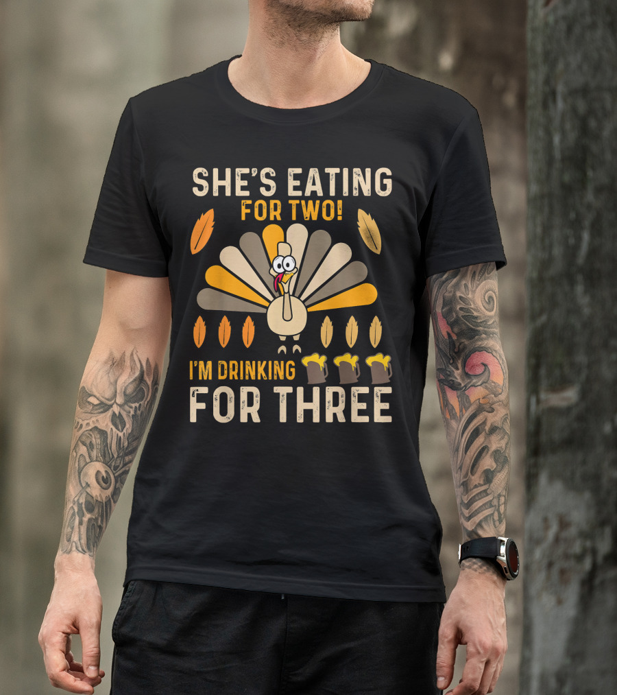 She's Eating For Two I'm Drinking For Three Turkey Thanksgiving Mens Pregnancy Announcement T-Shirt