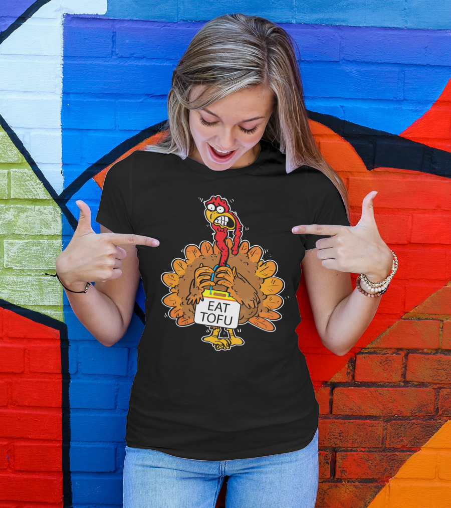 Save A Turkey Eat Tofu Funny Cartoon Turkey Holding Sign T-Shirt