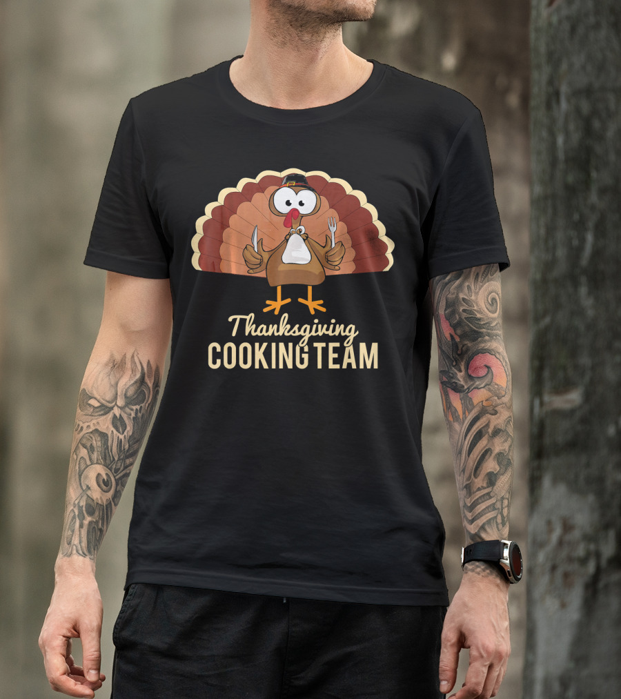 Thanksgiving Cooking Team Turkey With Pilgrim Hat And Utensils T-Shirt