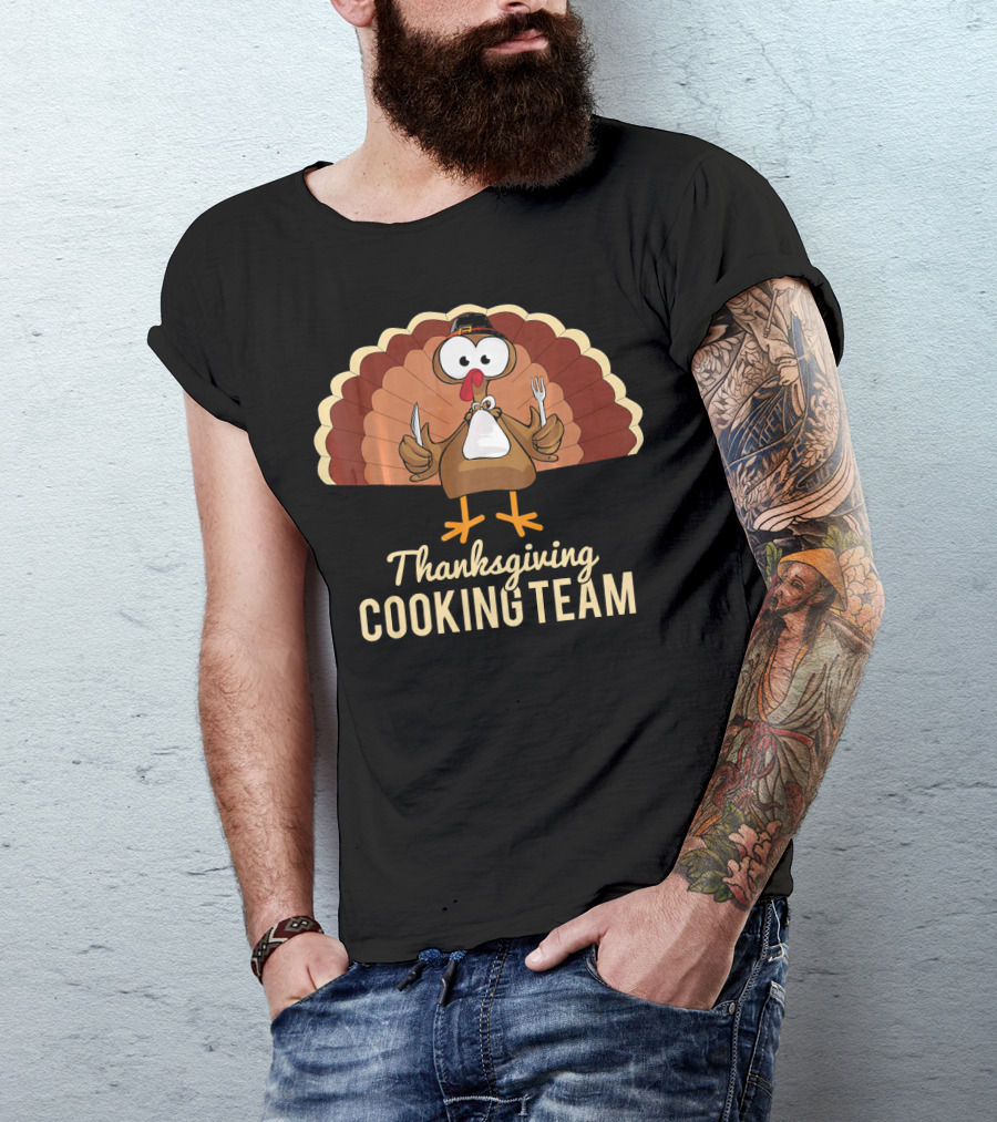 Thanksgiving Cooking Team Turkey With Pilgrim Hat And Utensils T-Shirt