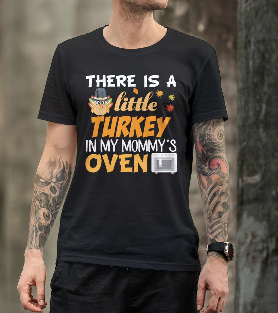 There Is A Little Turkey In My Mommy's Oven Thanksgiving Pregnancy Announcement T-Shirt