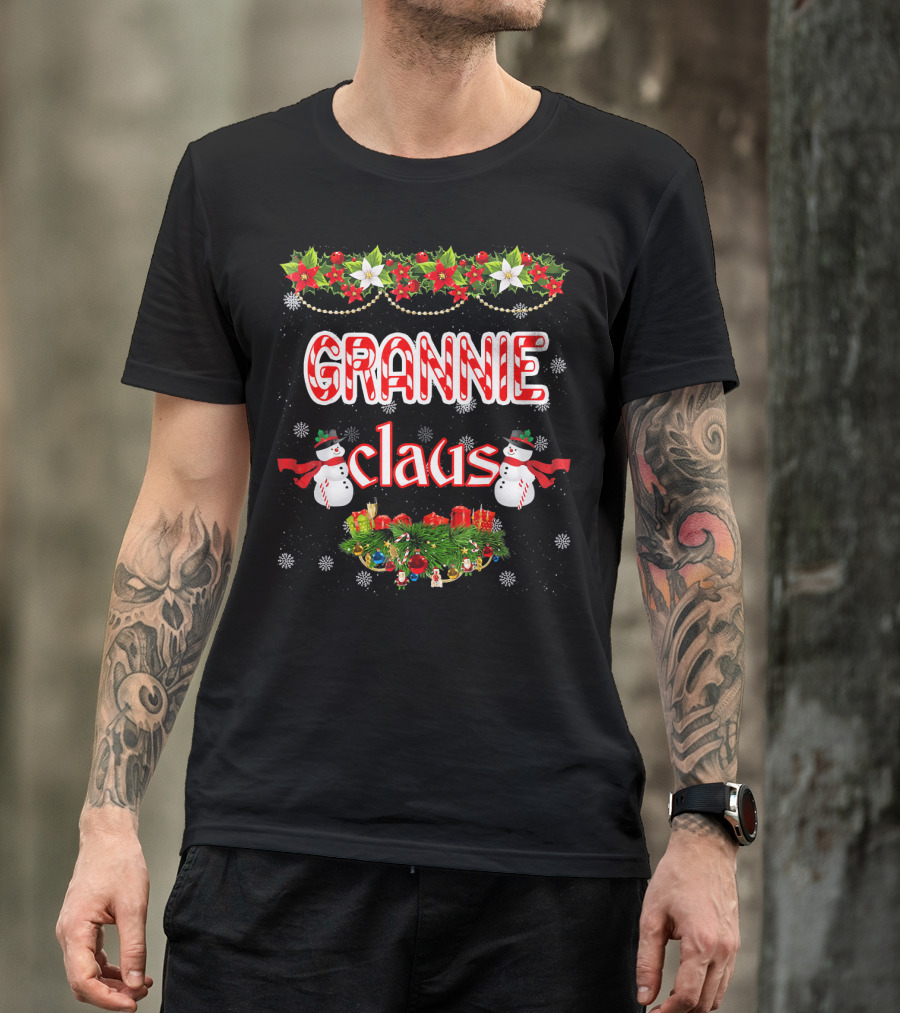 Grannie Claus Christmas Holly Snowflakes Snowmen Garland T-Shirt
