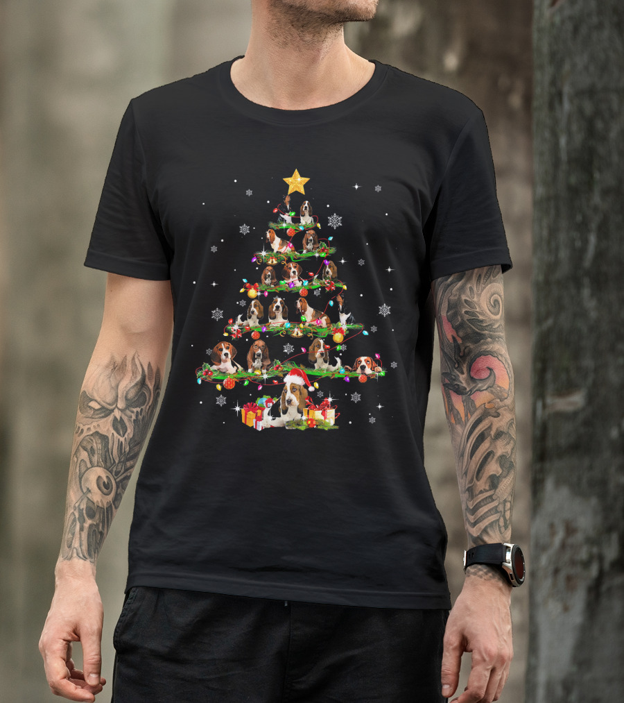 Basset Hound Christmas Tree With Santa Hat And Presents T-Shirt