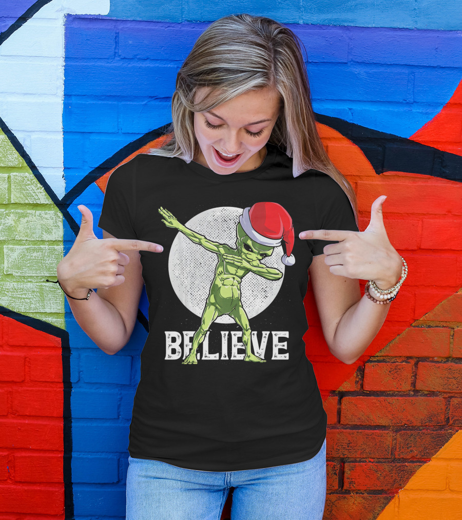 Believe Dabbing Alien Santa Hat Christmas Boys T-Shirt