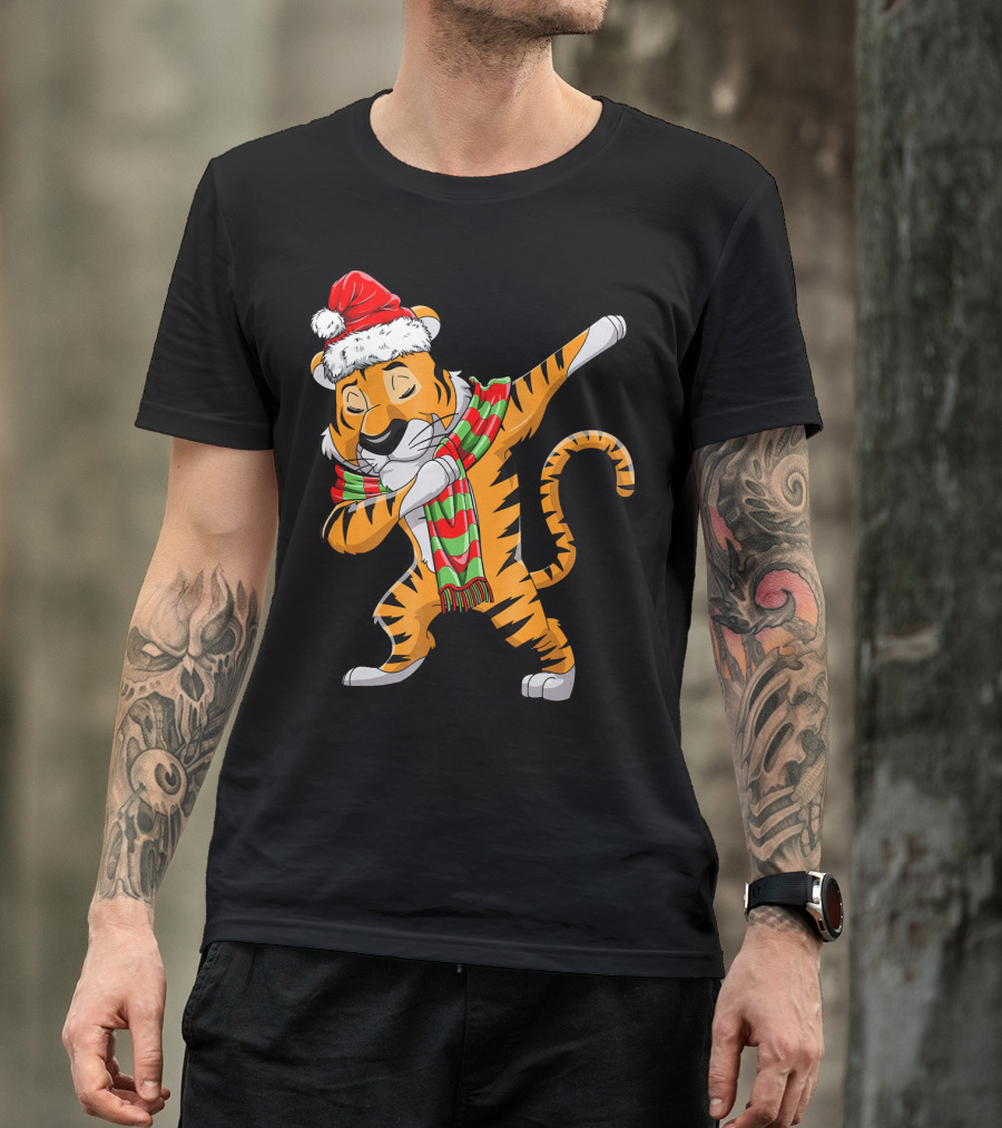 Dabbing Santa Tiger With Christmas Scarf T-Shirt