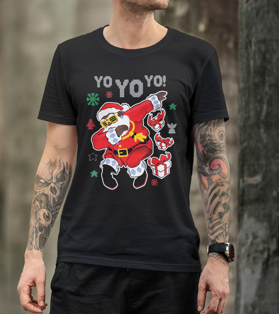 Yo Yo Dabbing Black Santa Claus Christmas Presents T-Shirt