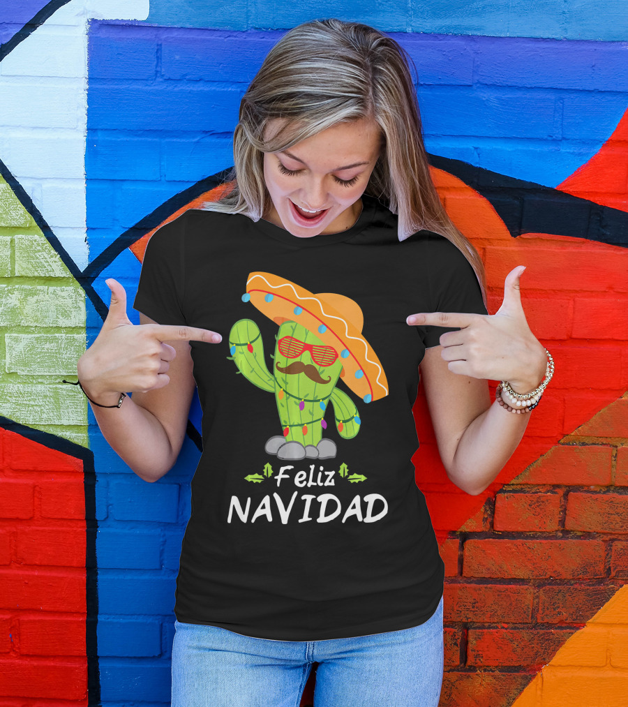 Feliz Navidad Cactus Mexican Tree Christmas Sombrero Lights T-Shirt