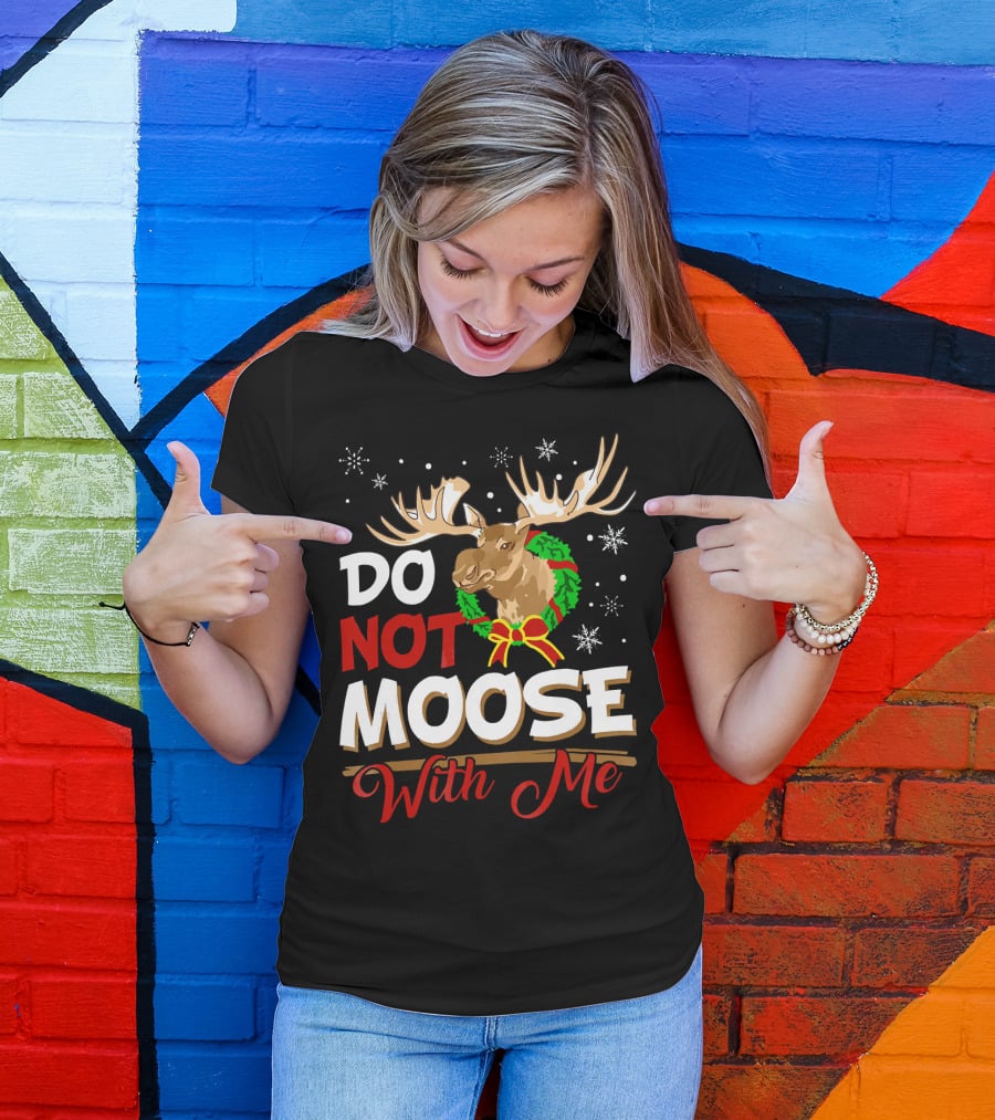 Do Not Moose With Me Funny Christmas Moose Wreath Snowflakes T-Shirt