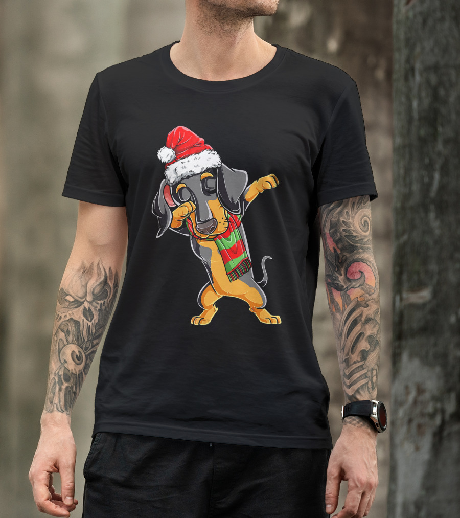 Dabbing Dachshund Santa With Christmas Hat And Scarf T-Shirt