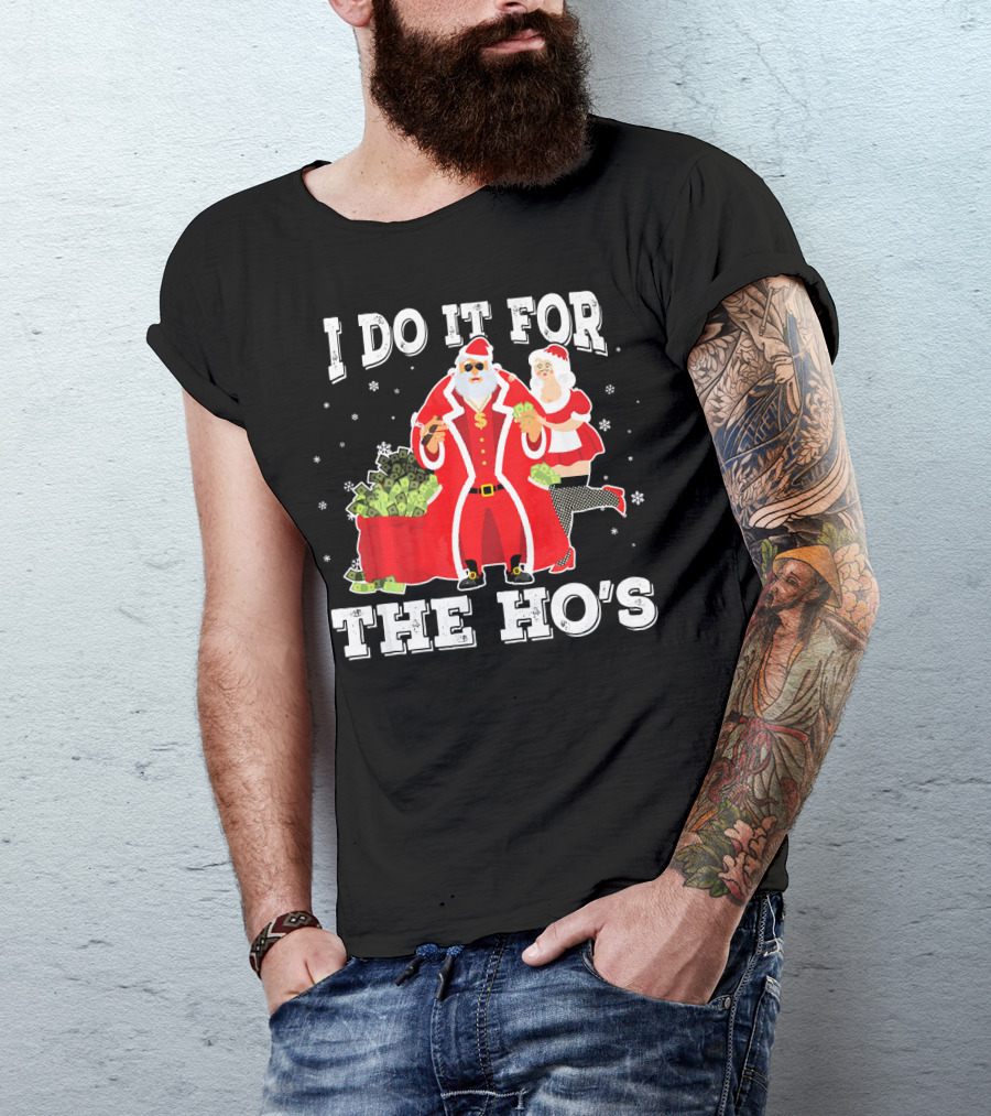 I Do It For The Ho's Santa With Money Bag And Mrs. Claus T-Shirt