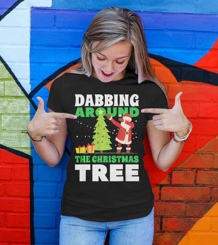 Dabbing Around The Christmas Tree Kris Kringle Merry Christmas San T-Shirt