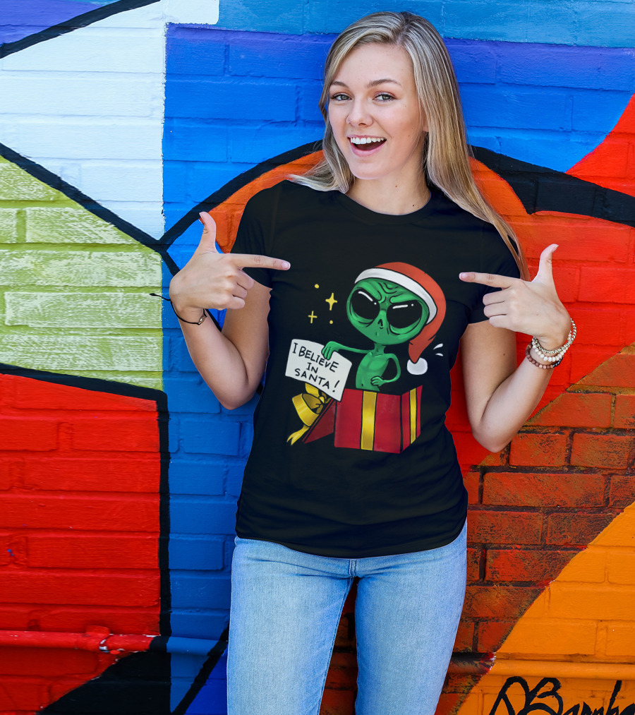 Christmas Funny Alien I Believe In Santa Present T-Shirt