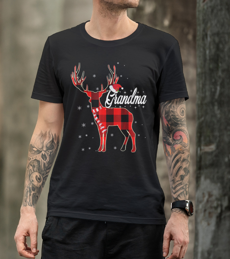 Grandma Reindeer Plaid With Santa Hat And Snowflakes T-Shirt