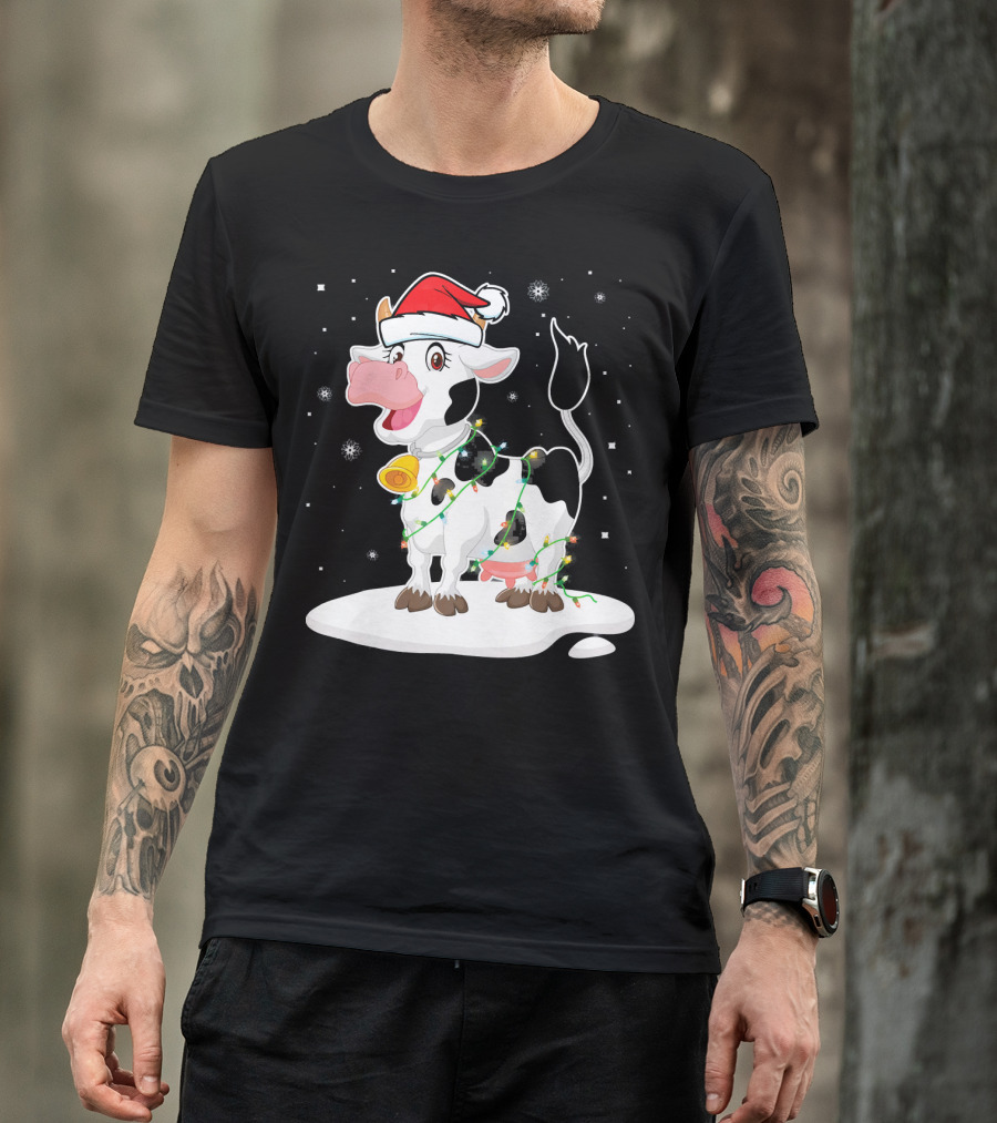 Lovely Cow Santa Xmas Lights On Snowy Tree Scene T-Shirt