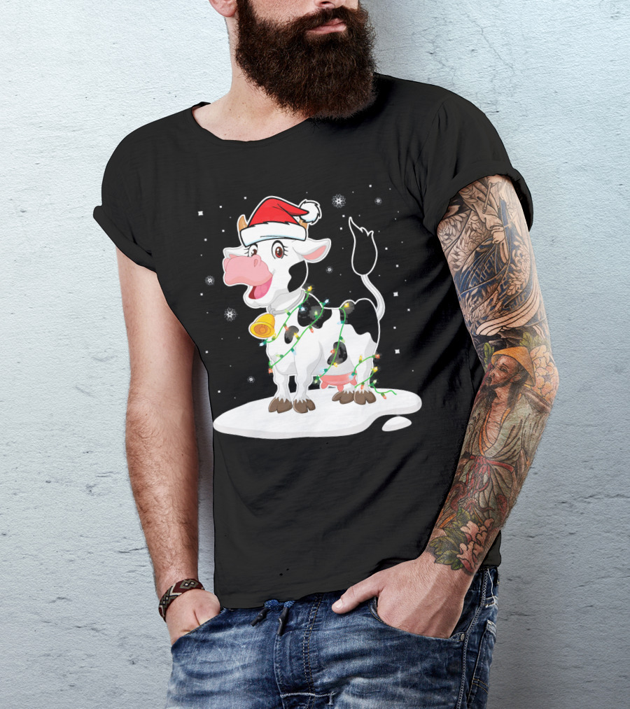 Lovely Cow Santa Xmas Lights On Snowy Tree Scene T-Shirt