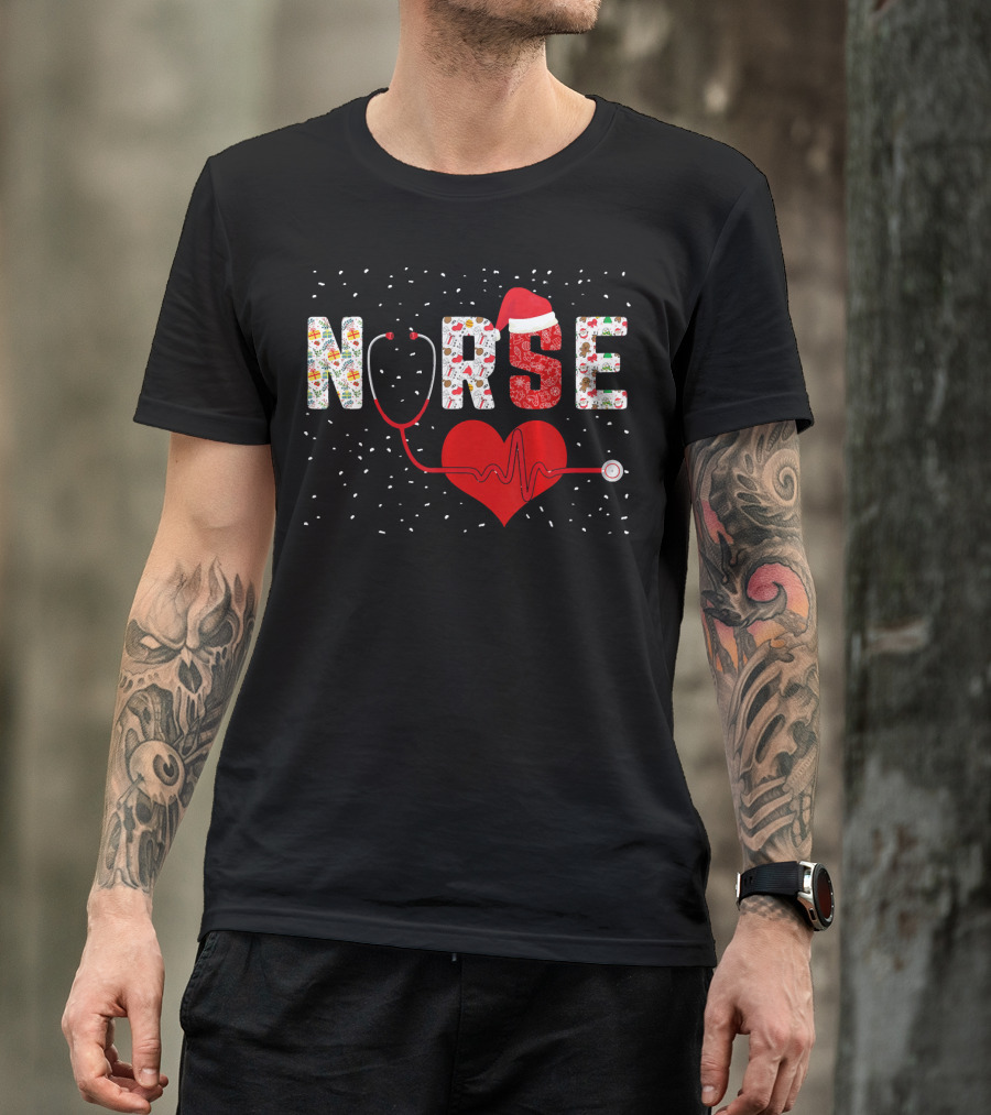 Nurse Christmas Heart Stethoscope Snowflakes Santa Hat T-Shirt