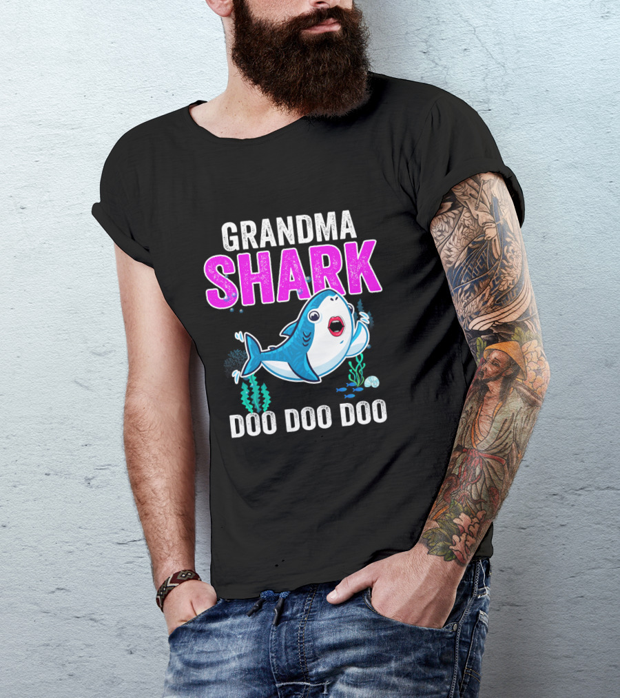 Grandma Shark Doo Doo Doo Christmas T-Shirt