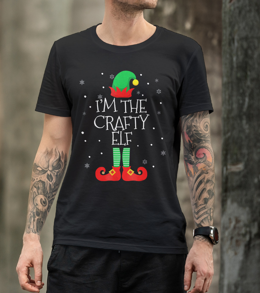 I'M THE CRAFTY ELF Snowflakes Festive Green Hat With Red Shoes T-Shirt