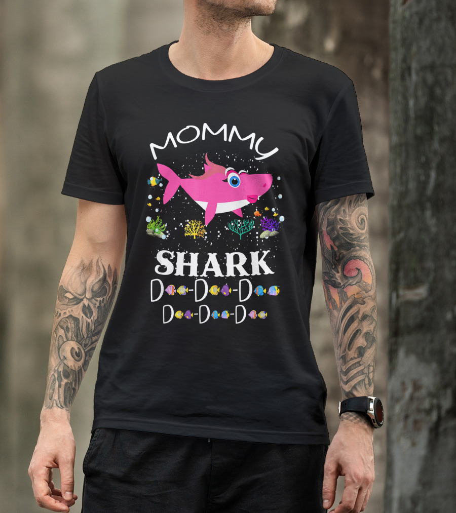 Mommy Shark Doo Doo Doo Colorful Underwater Scene T-Shirt