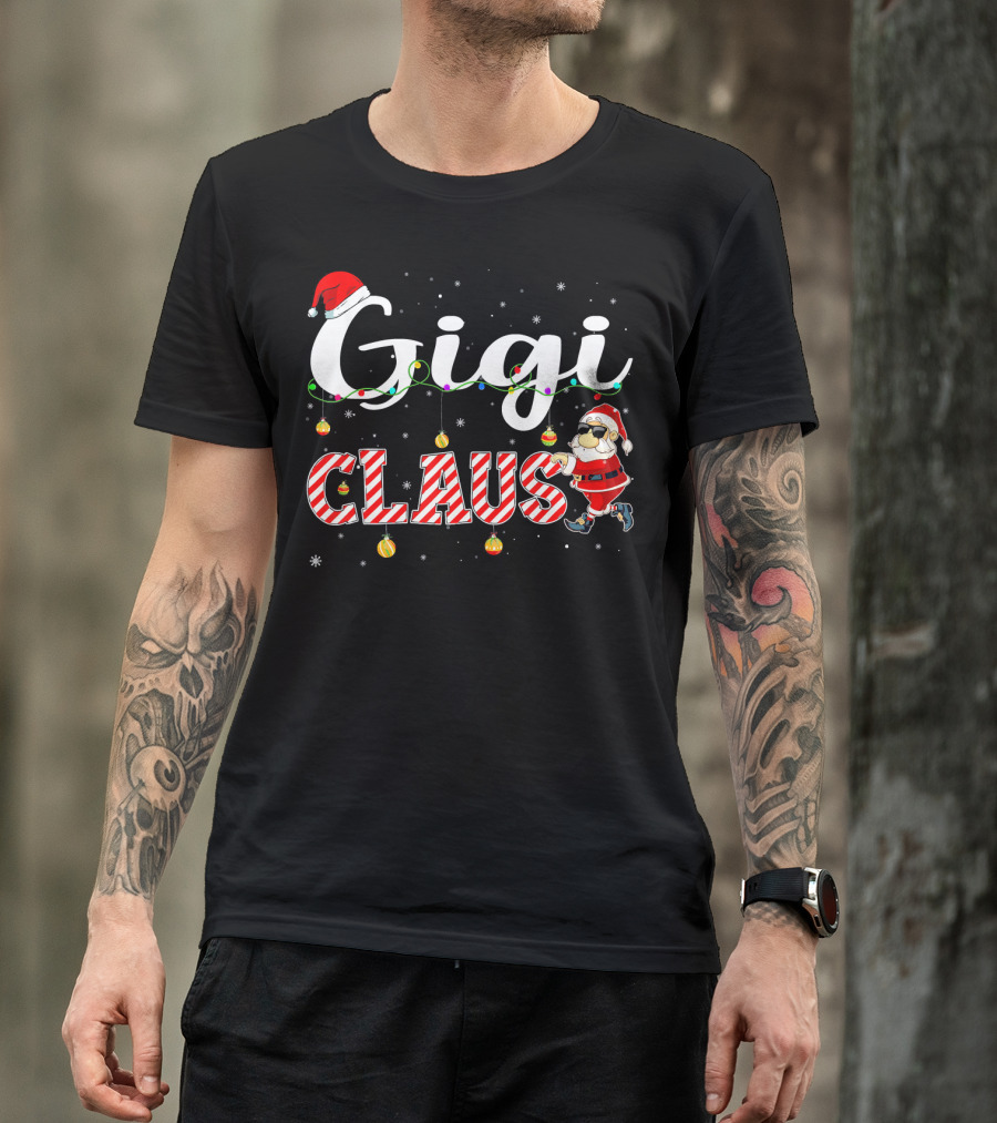 Gigi Claus Santa Hat Christmas Ornaments Snowflakes T-Shirt