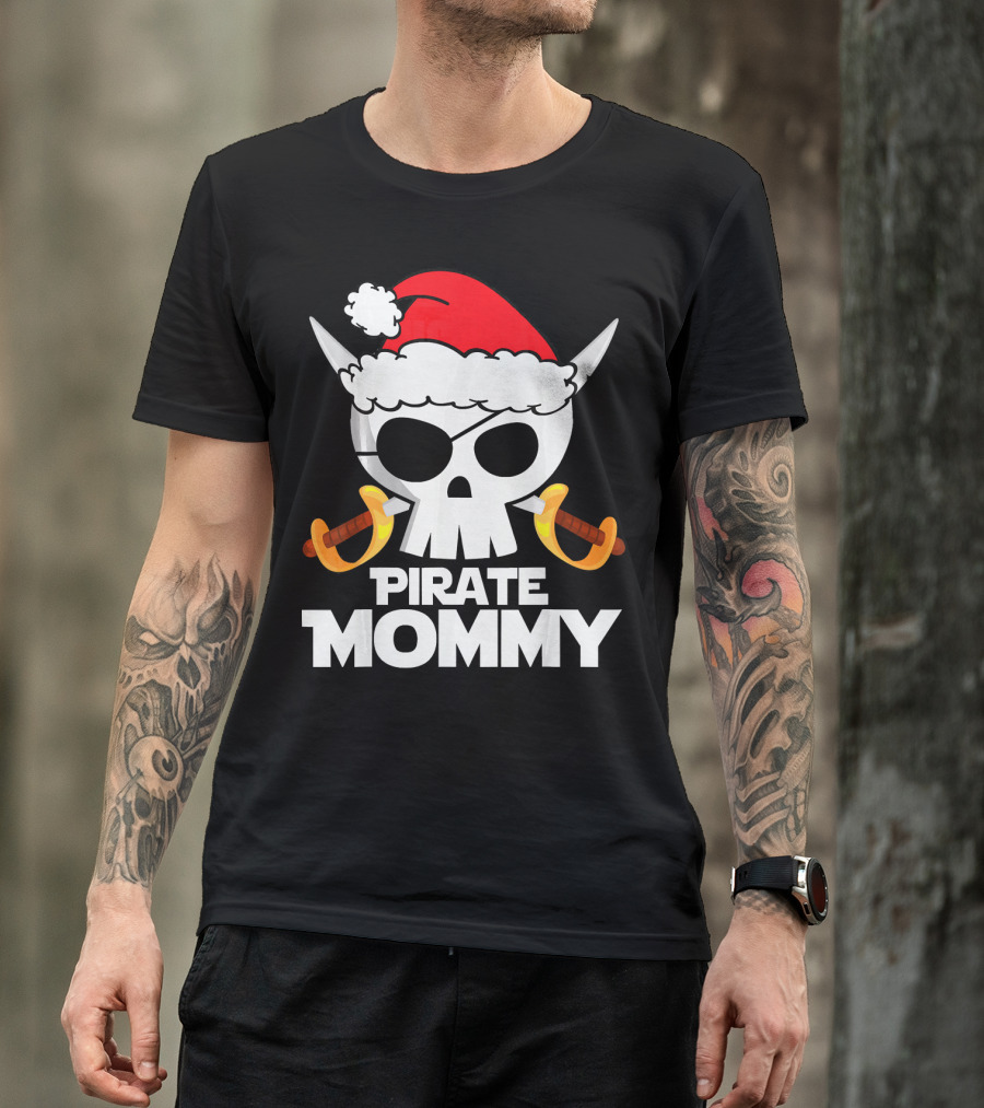 Funny Santa Claus Pirate Mommy Skull With Santa Hat And Swords T-Shirt