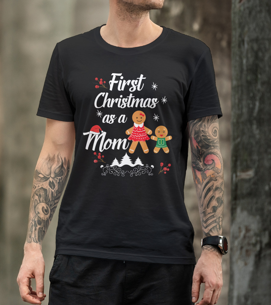 First Christmas As A Mom With Gingerbread Family And Santa Hat T-Shirt