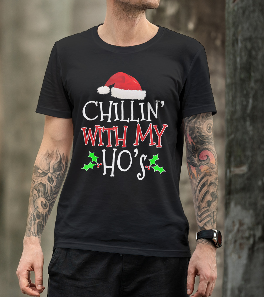 Chillin' With My Ho's Santa Hat Holly Christmas T-Shirt
