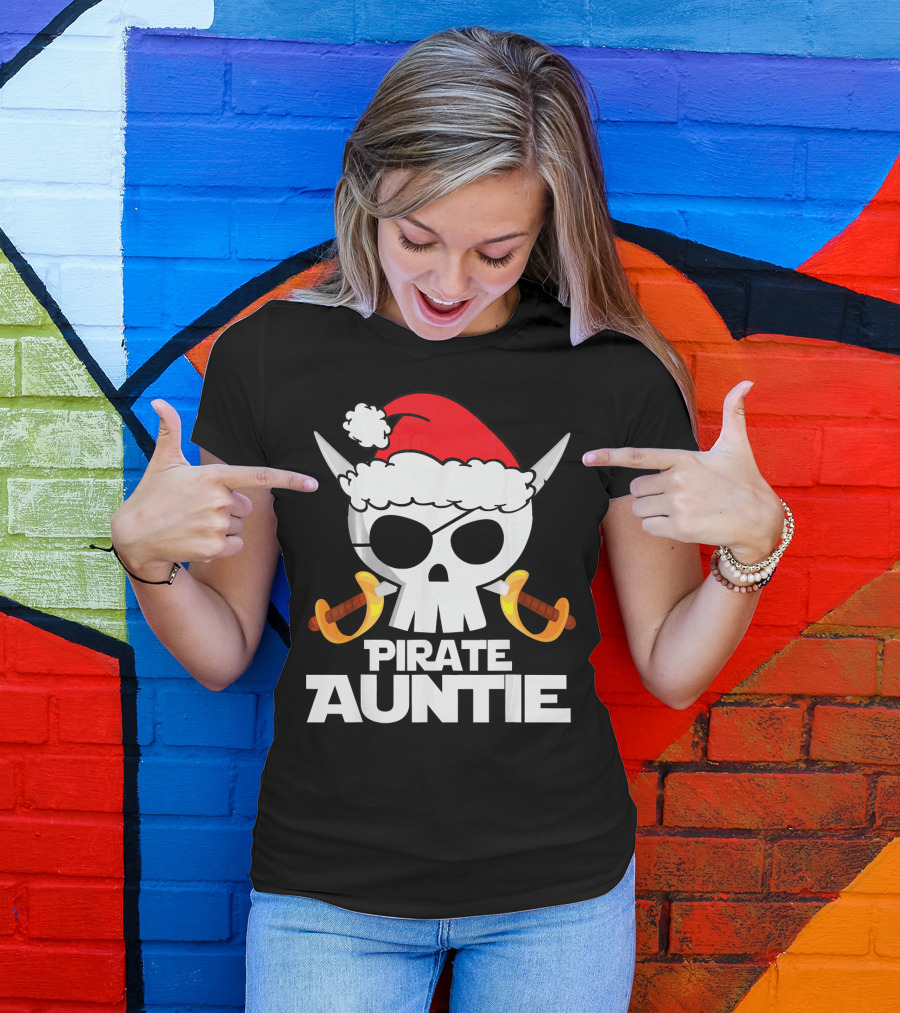 Pirate Auntie Christmas Skull Santa Hat Funny T-Shirt