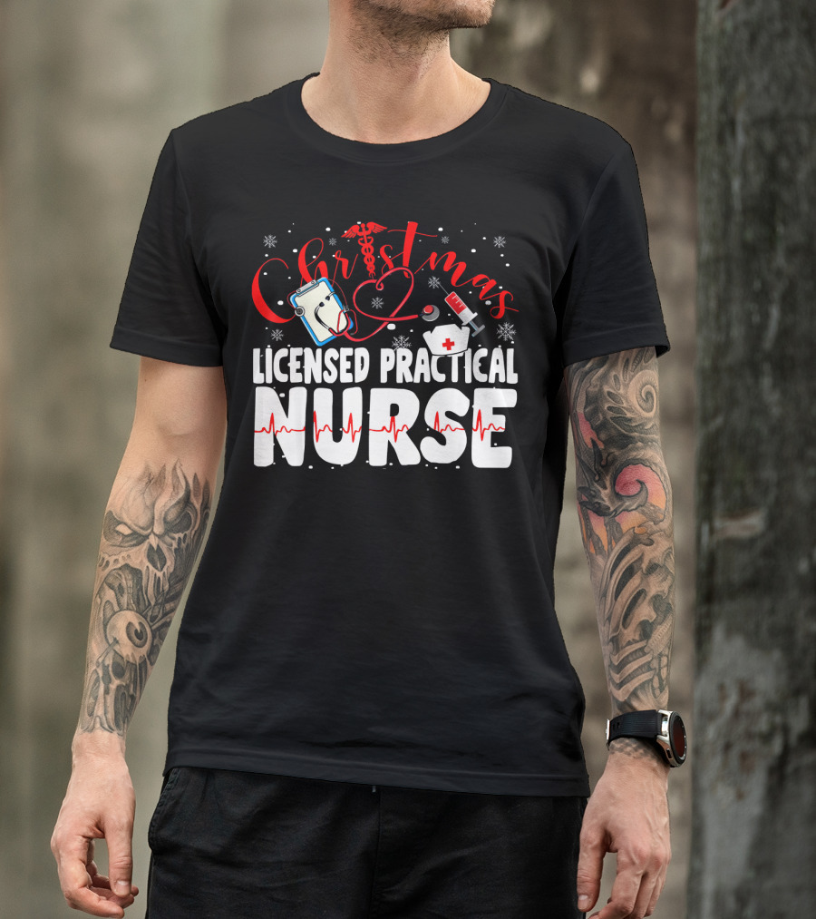 Christmas Licensed Practical Nurse Stethoscope Syringe Snowflakes T-Shirt