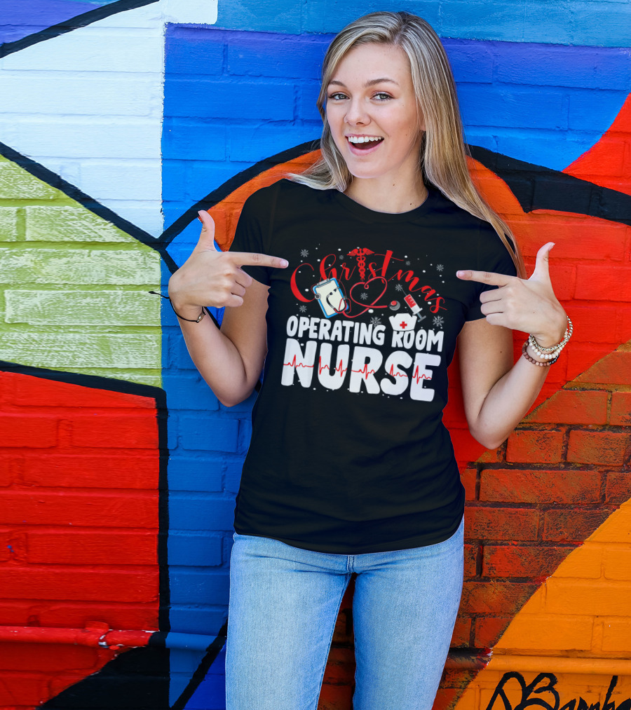Christmas Operating Room Nurse Stethoscope Syringe Snowflakes T-Shirt