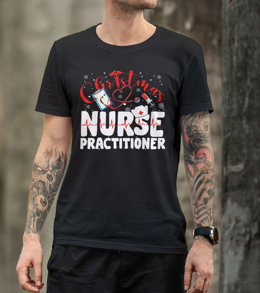 Christmas Nurse Practitioner Funny Nurse Clipboard Syringe Snowflakes T-Shirt