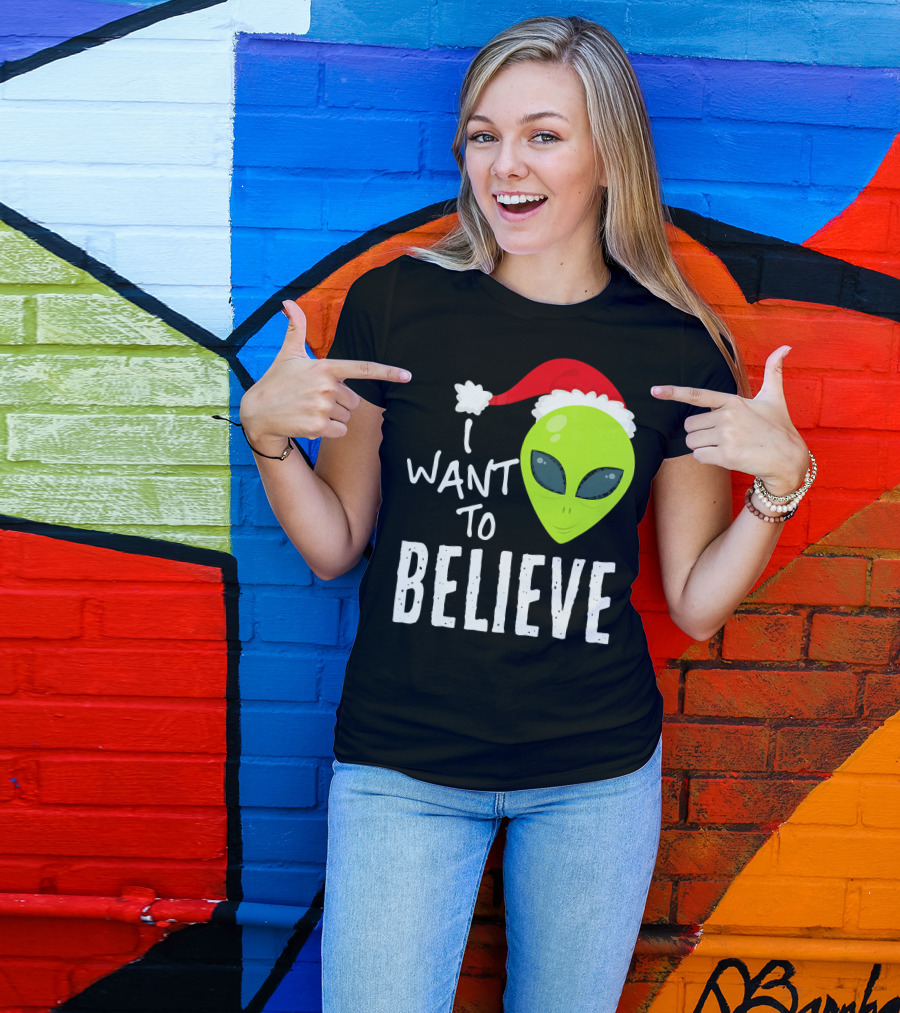 I Want To Believe Alien Santa Hat Christmas UFO T-Shirt