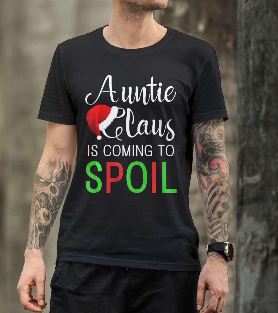 Auntie Claus Is Coming To Spoil Santa Hat Holiday Fun T-Shirt