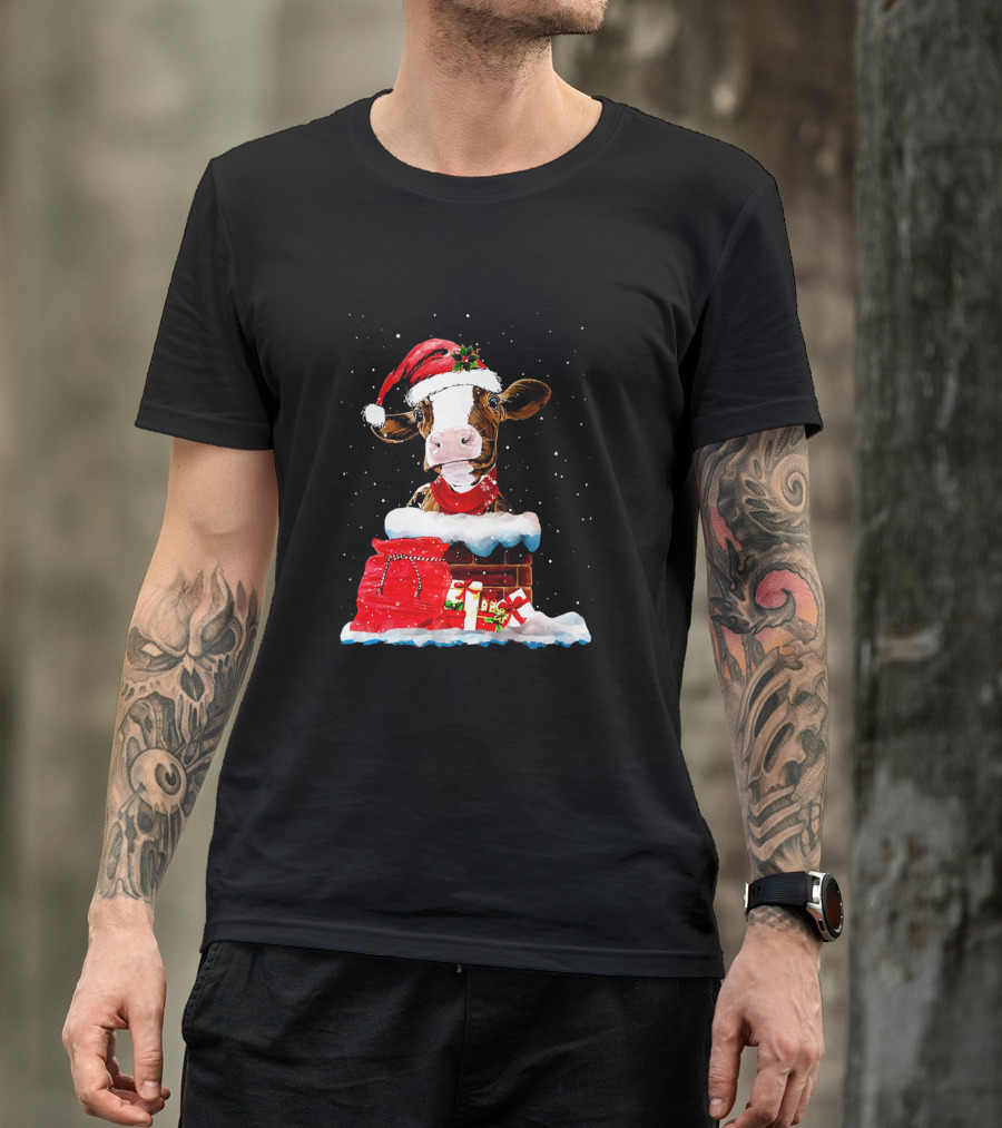 Cow With Santa Hat In Chimney And Christmas Gifts T-Shirt