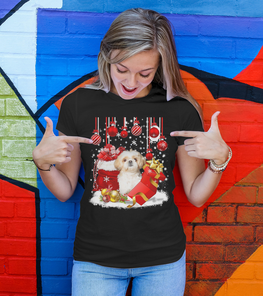 Shih Tzu Christmas Holiday Decorations With Dog And Festive Snow Ornaments T-Shirt